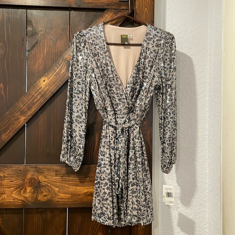 NWT Taylor sequins dress